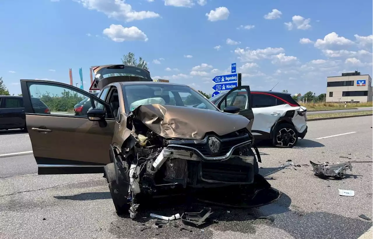 Vier Leichtverletzte bei Unfall auf der B85 in Schwandorf