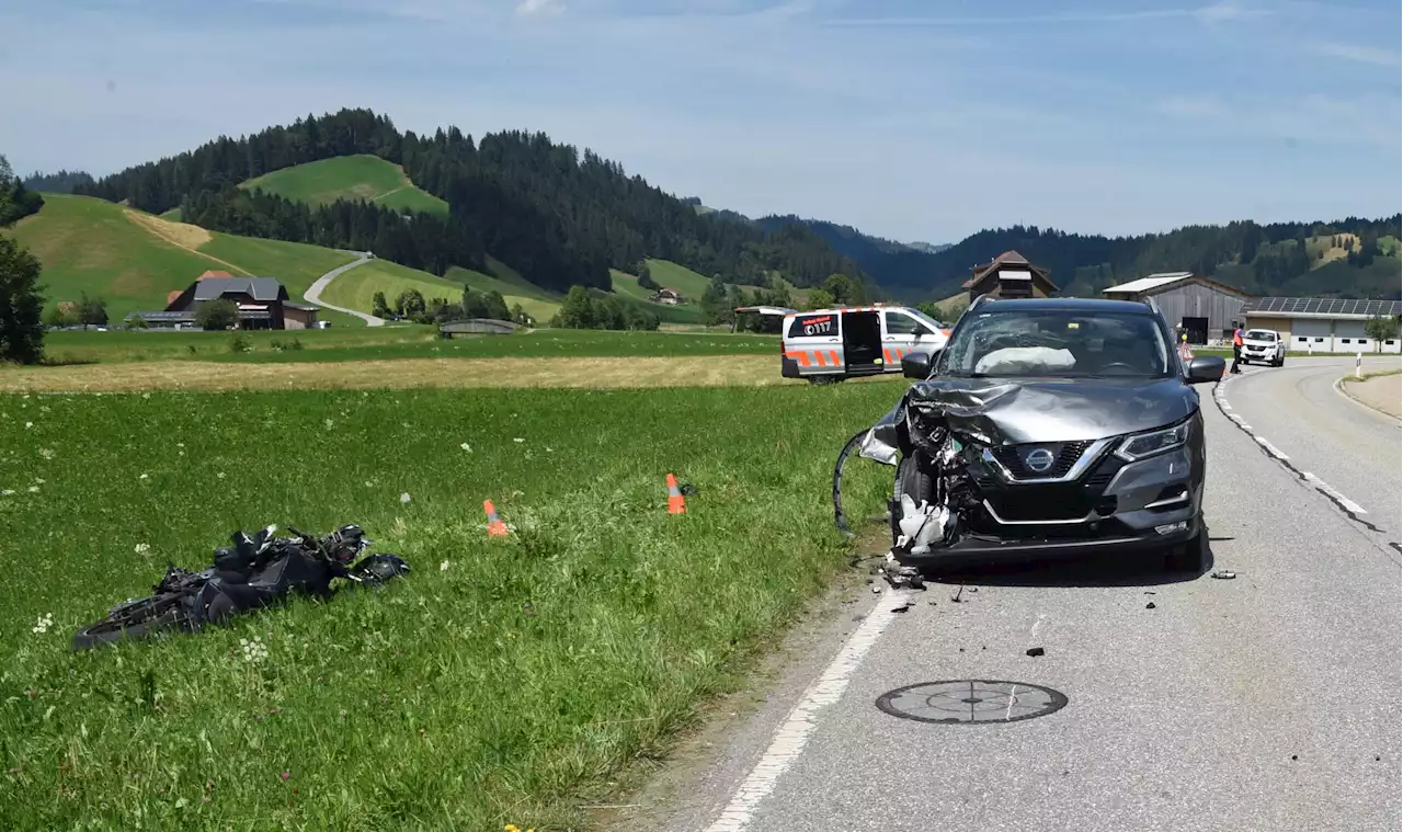 Escholzmatt-Marbach LU: Motorradfahrer (31) bei Überholmanöver verunfallt