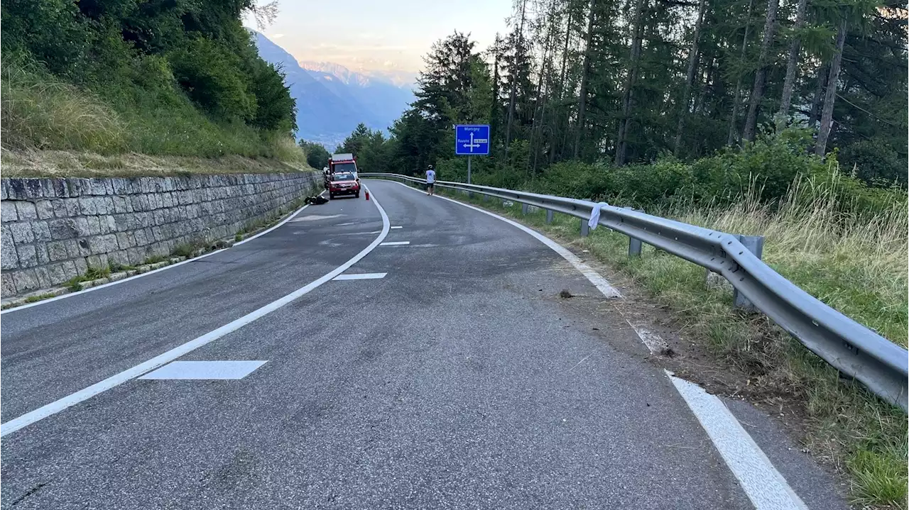 Martinach-Combe VS: Motorradfahrer (33) kollidiert mit Leitplanke – schwer verletzt