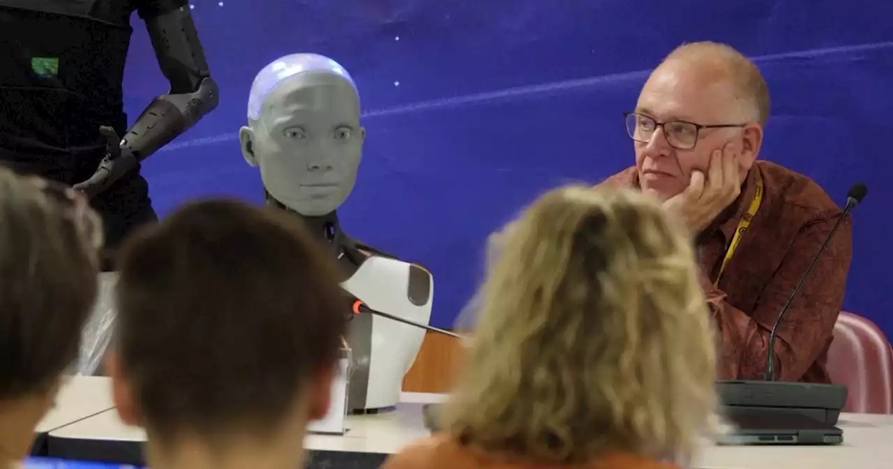 La prima conferenza stampa di robot umanoidi dotati di IA a Ginevra - Video