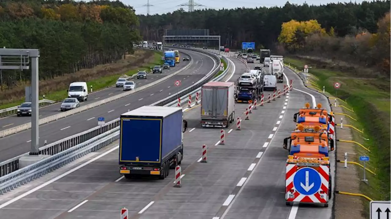 Sechs Menschen bei Unfall auf A10 teils schwer verletzt