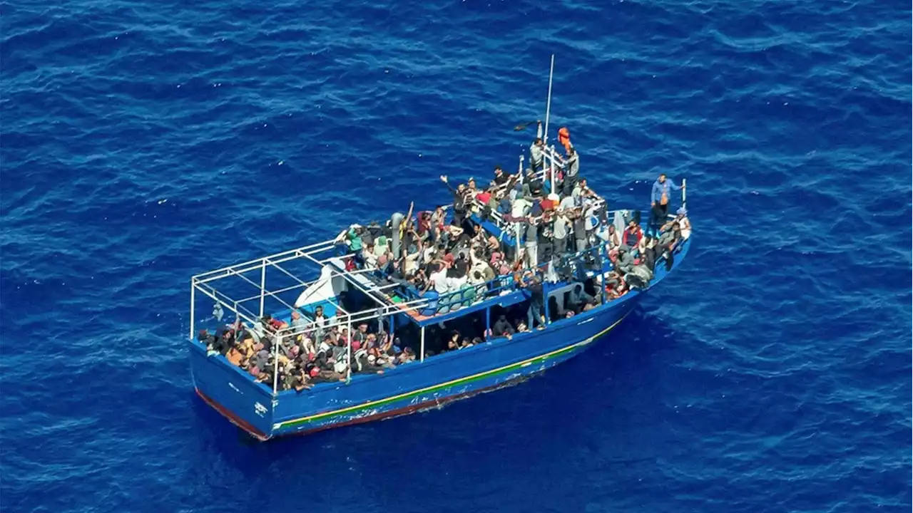 Dispersa barca con 200 migranti al largo delle Canarie