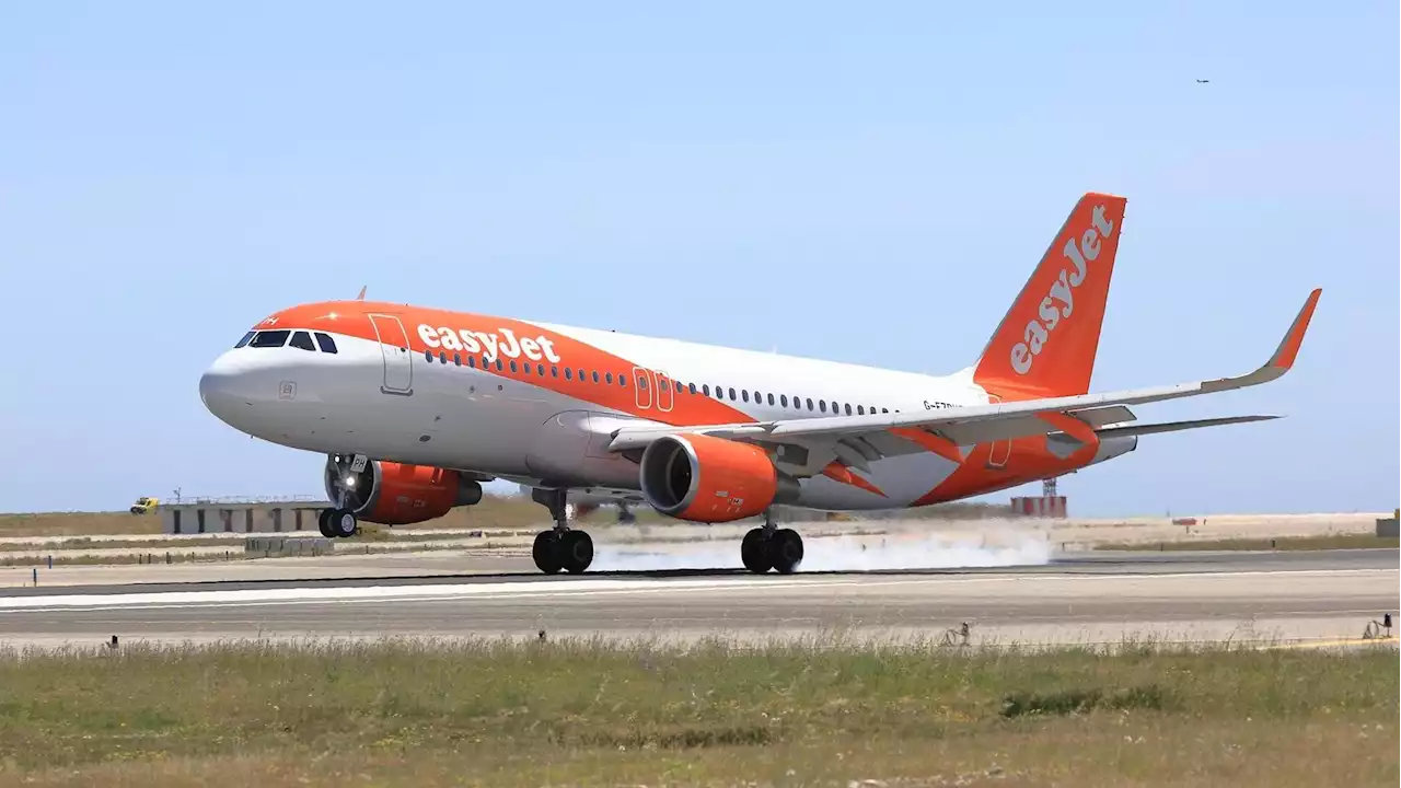 EasyJet cancella 1700 voli entro l’estate, soprattutto su Gatwick: “Pesano guerra e scioperi”