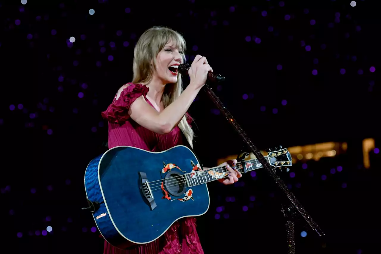 Taylor Swift Proves Third Time's the Charm With 'Last Kiss' Performance