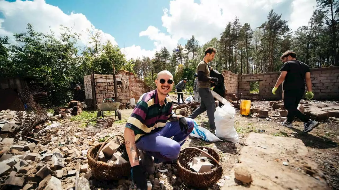 These young Ukranians are holding dance parties to rebuild war destruction