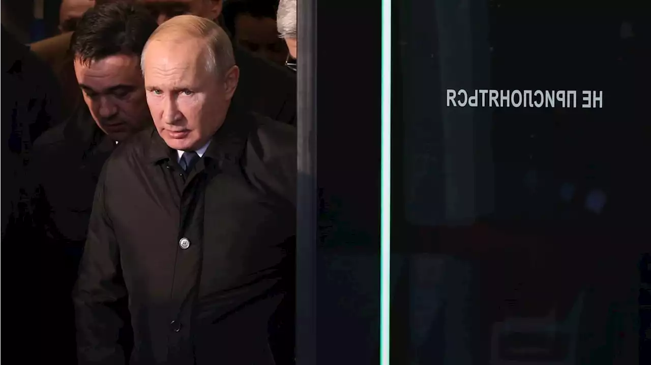 Get a Peek Inside Putin’s Insanely Lavish Secret Train