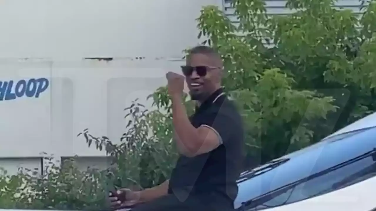 Jamie Foxx Waves to Fans on Boat, First Sighting Since Hospitalization