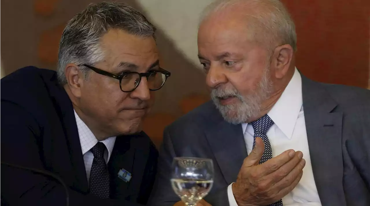 Lula e Padilha se reúnem para decidir sobre novo decreto do saneamento