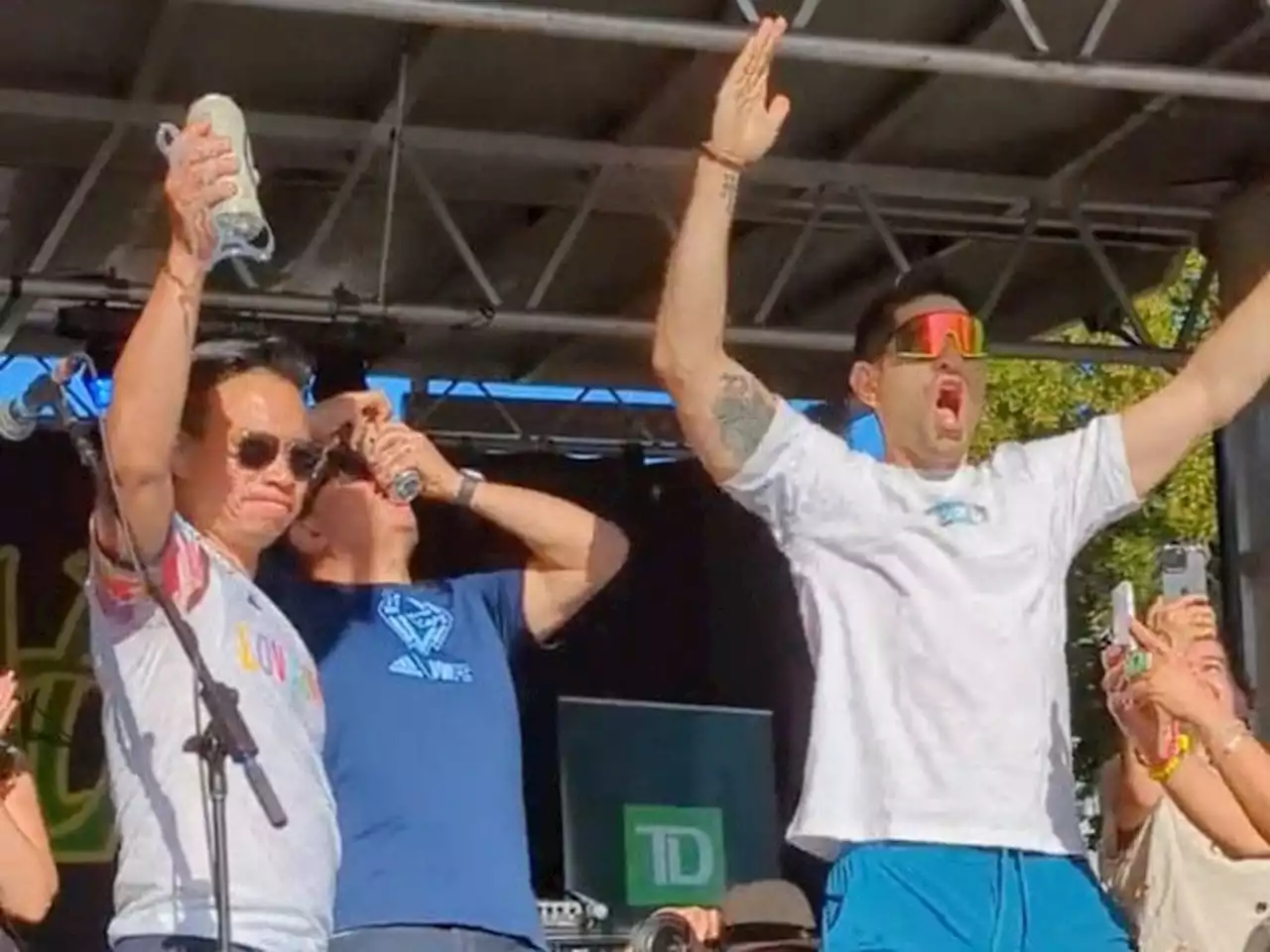 Video of Vancouver mayor shotgunning beer at street party draws online cheers, jeers