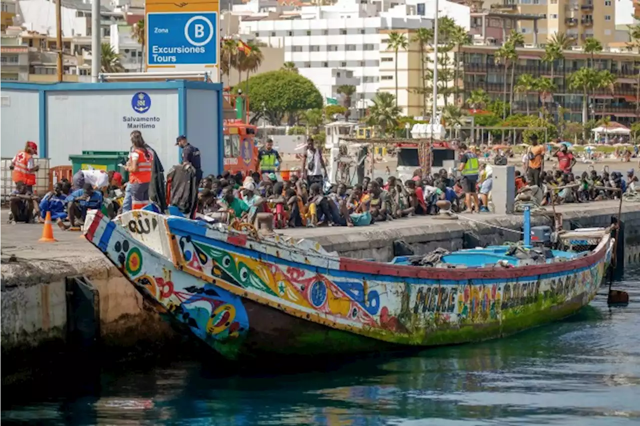 Barco com 200 imigrantes africanos desaparece nas Ilhas Canárias