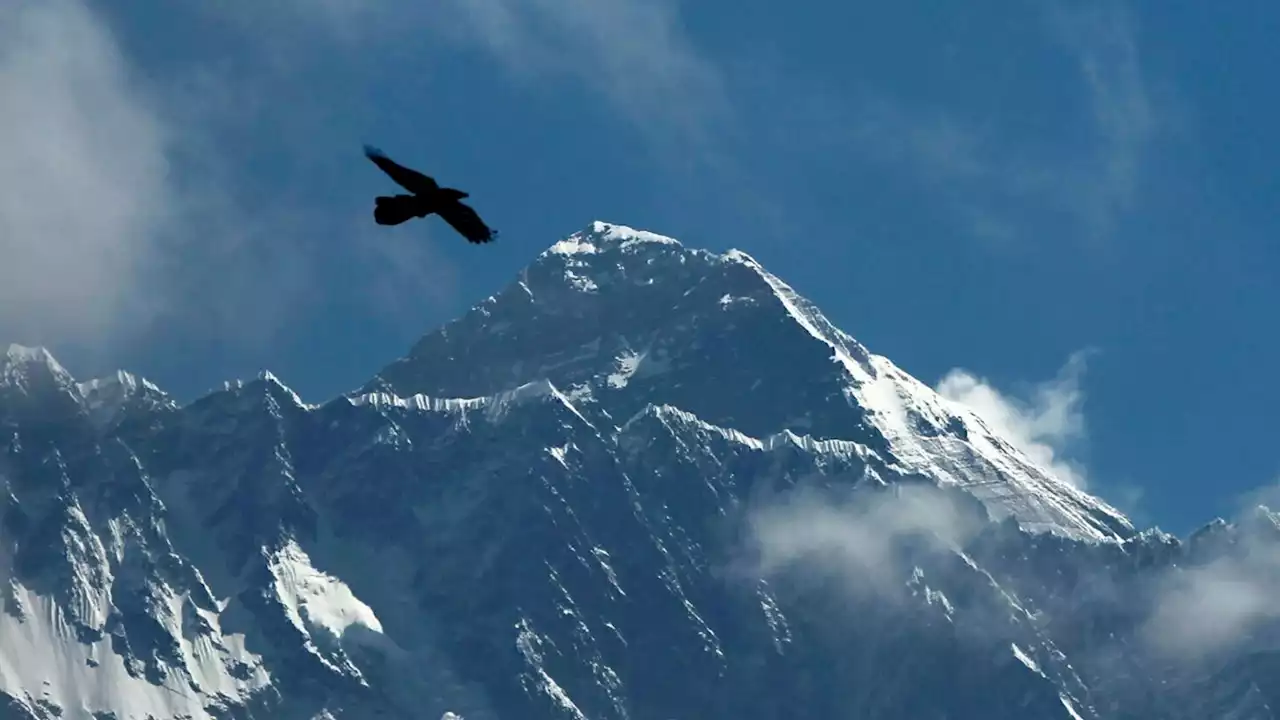 6 dead in helicopter crash near Mount Everest