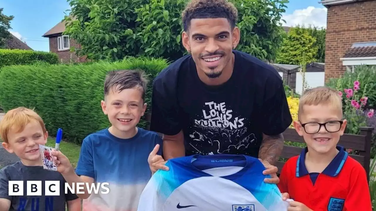 Morgan Gibbs-White: Star surprises young fans with home visit