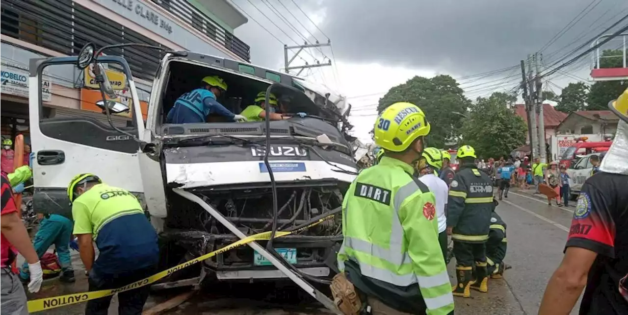 IN PHOTOS: Multiple-vehicle accident in Barangay Maguikay, Mandaue City