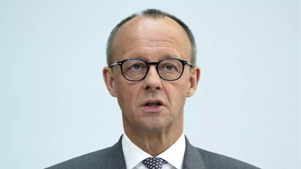 German opposition leader takes aim at migration, but largely rules out working with far right