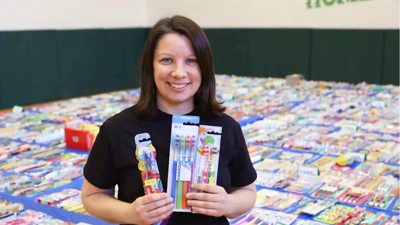 Ontario woman breaks record for largest toothbrush collection in the world