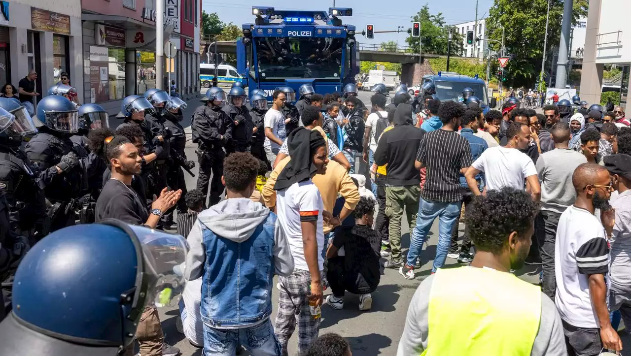 (S+) Gießens OB Becher zu Krawallen bei Eritrea-Festival: »Folgen, die unsere Demokratie beschädigen«