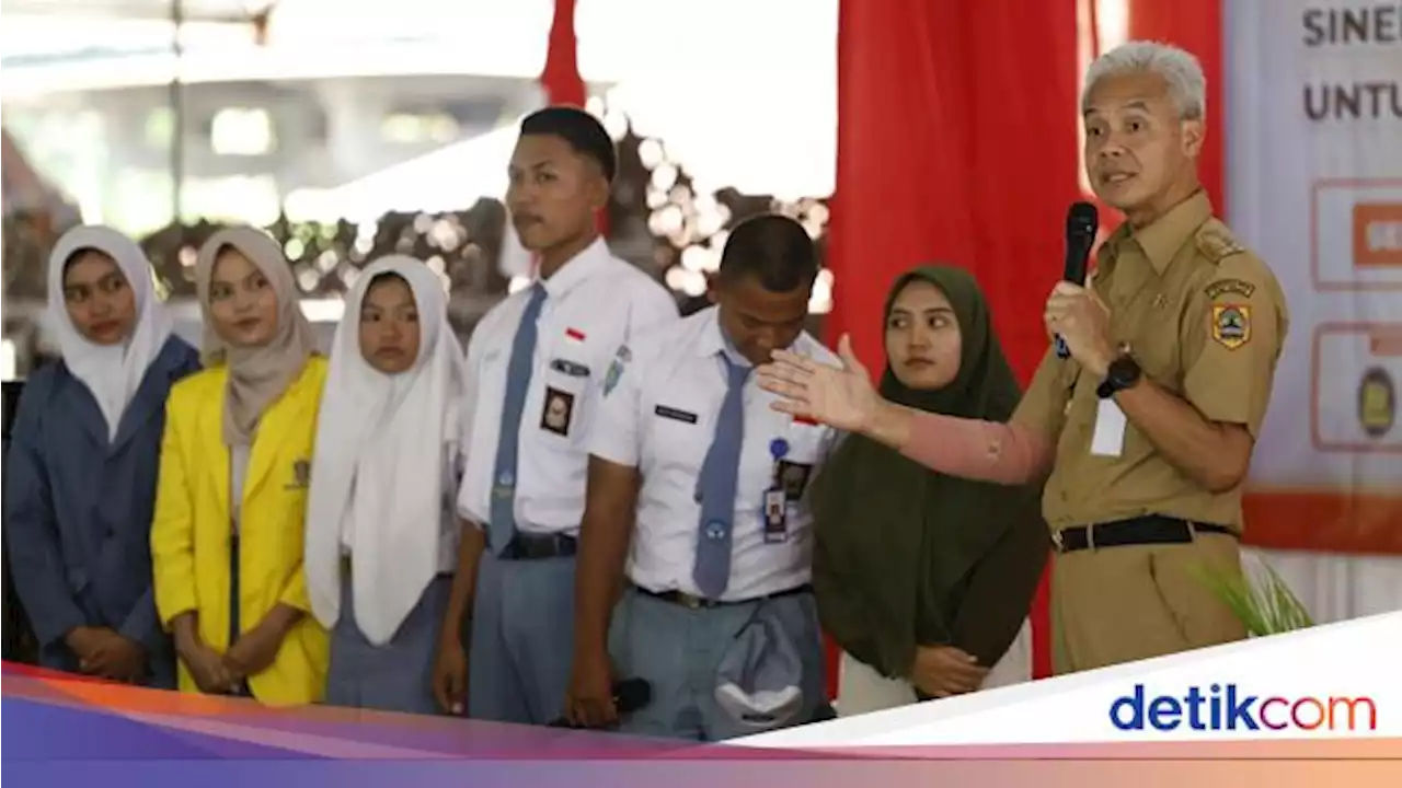 Ganjar Kaget saat Tahu Ada Pungutan Infak SMK Negeri di Rembang