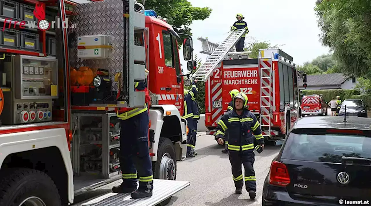 Oö: Kleinkind aus versehentlich versperrtem Auto befreit