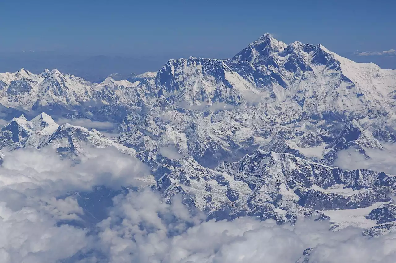 Six Killed After Helicopter On Sightseeing Tour To Mount Everest Crashes