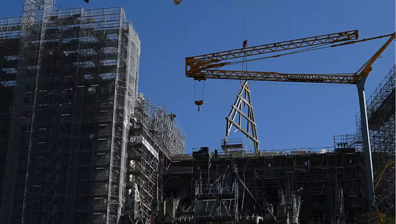 Quatre ans après l'incendie, Notre-Dame de Paris a retrouvé une partie de sa charpente