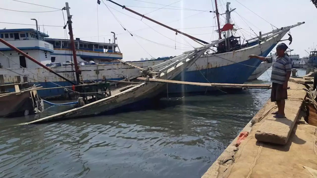 Kapal Tenggelam Ganggu Akses Pinisi di Pelabuhan Sunda Kelapa