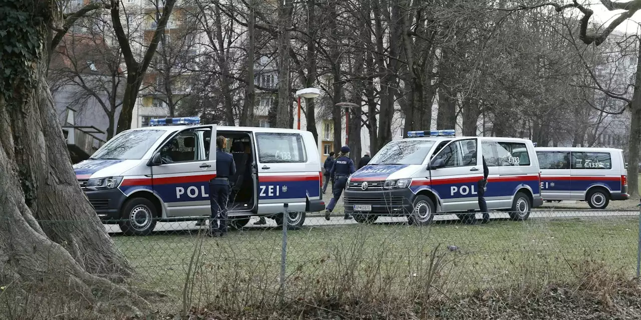 39-Jähriger sieht 2 Männer und ruft sofort die Polizei