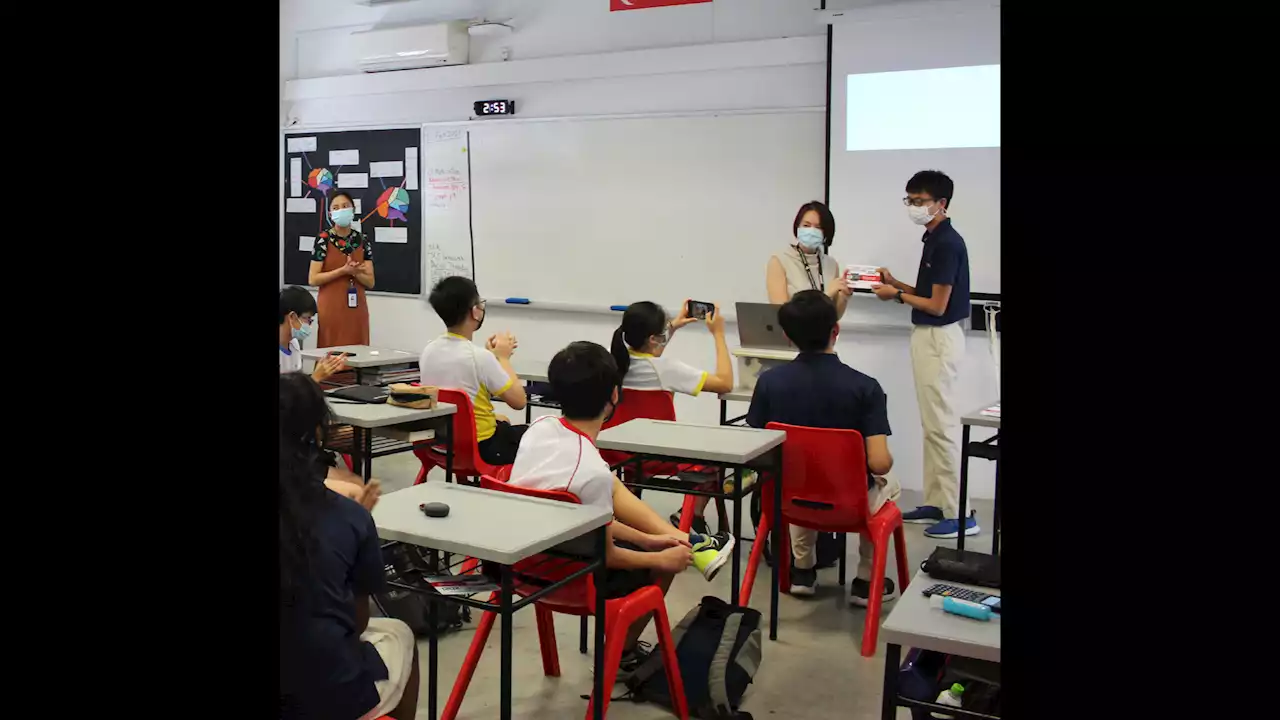 'His total annual comps is not even 6 digits' — Singaporeans weigh in whether teachers are underappreciated in Singapore - Singapore News