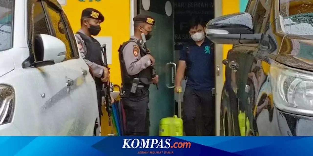 KPK Bawa 3 Koper Usai 5 Jam Geledah Kantor Terkait Andhi Pramono di Batam