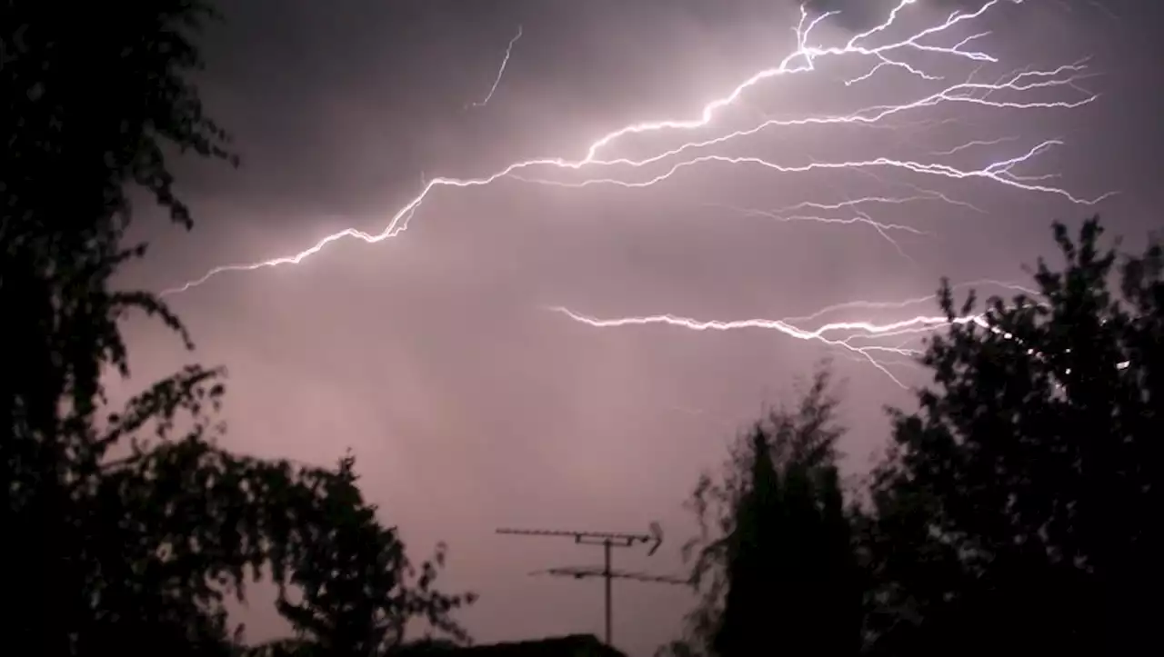 Météo : un 'risque d'orages extrêmes' redouté, Météo France étend l'alerte aux orages du sud du Massif Central à l'Alsace