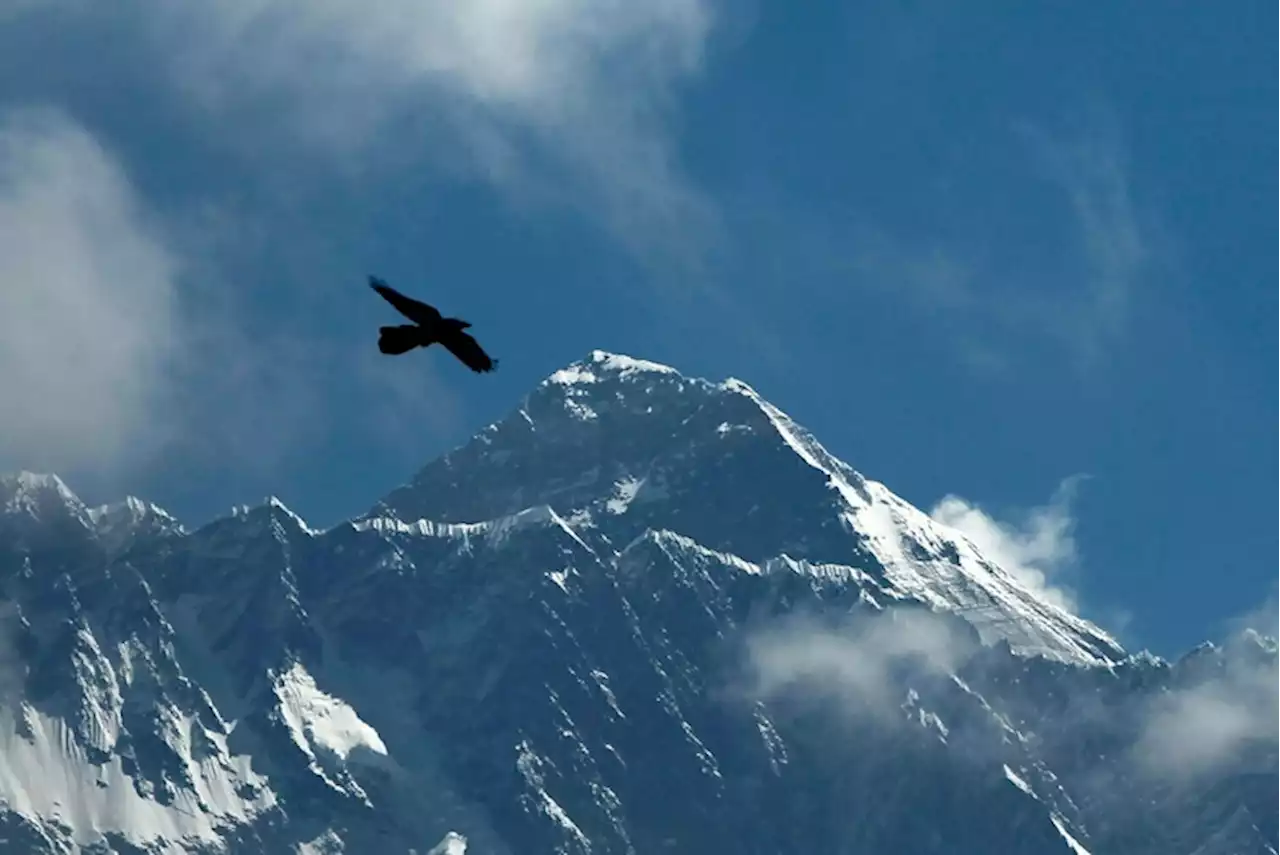 Mueren 5 mexicanos al estrellarse helicóptero cerca del Everest