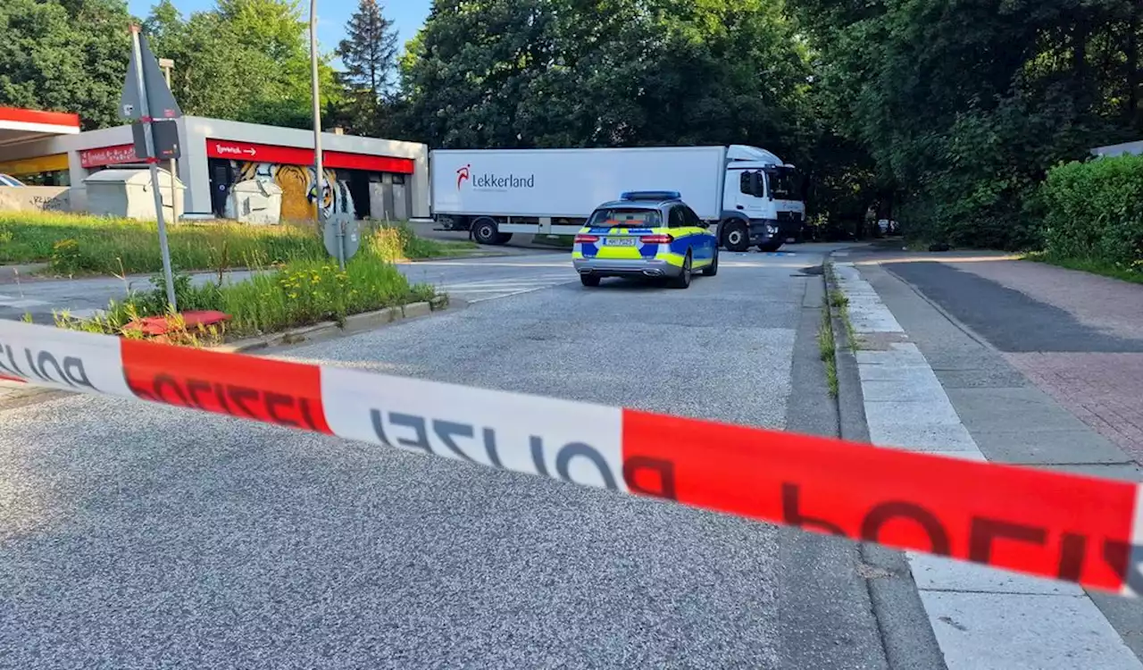 Hamburg: Lkw-Fahrer überrollt Frau – Lebensgefahr