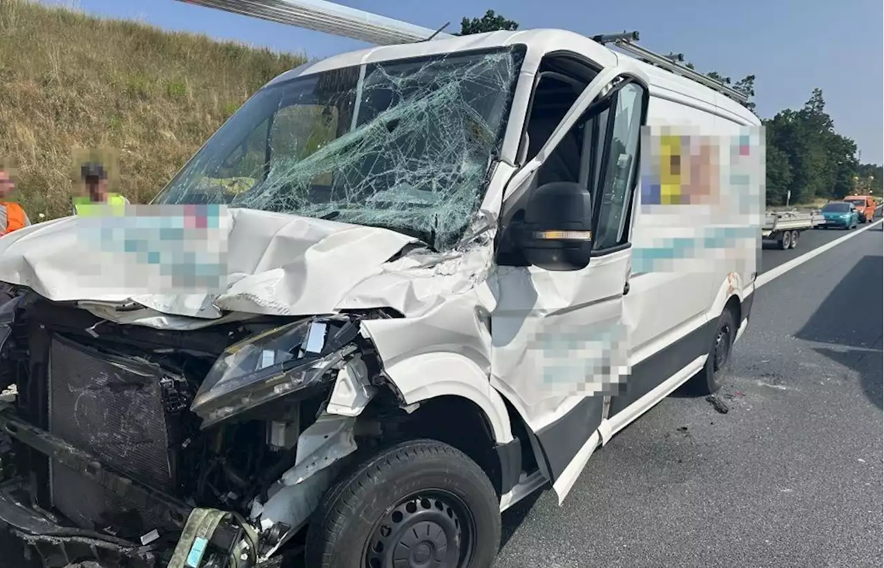 Stauende übersehen: Auffahrunfall mit Transporter und Lkw auf A6 in Nürnberg