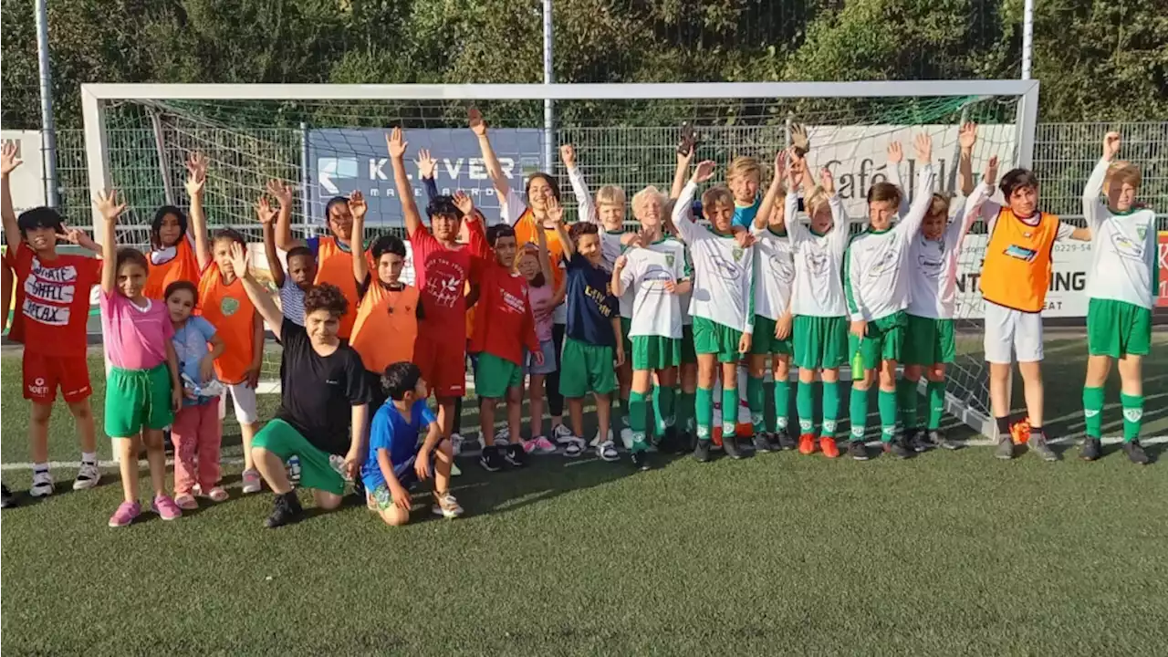 Daan (10) en Joey (11) regelen 'interland' tegen jonge vluchtelingen uit Avenhorn