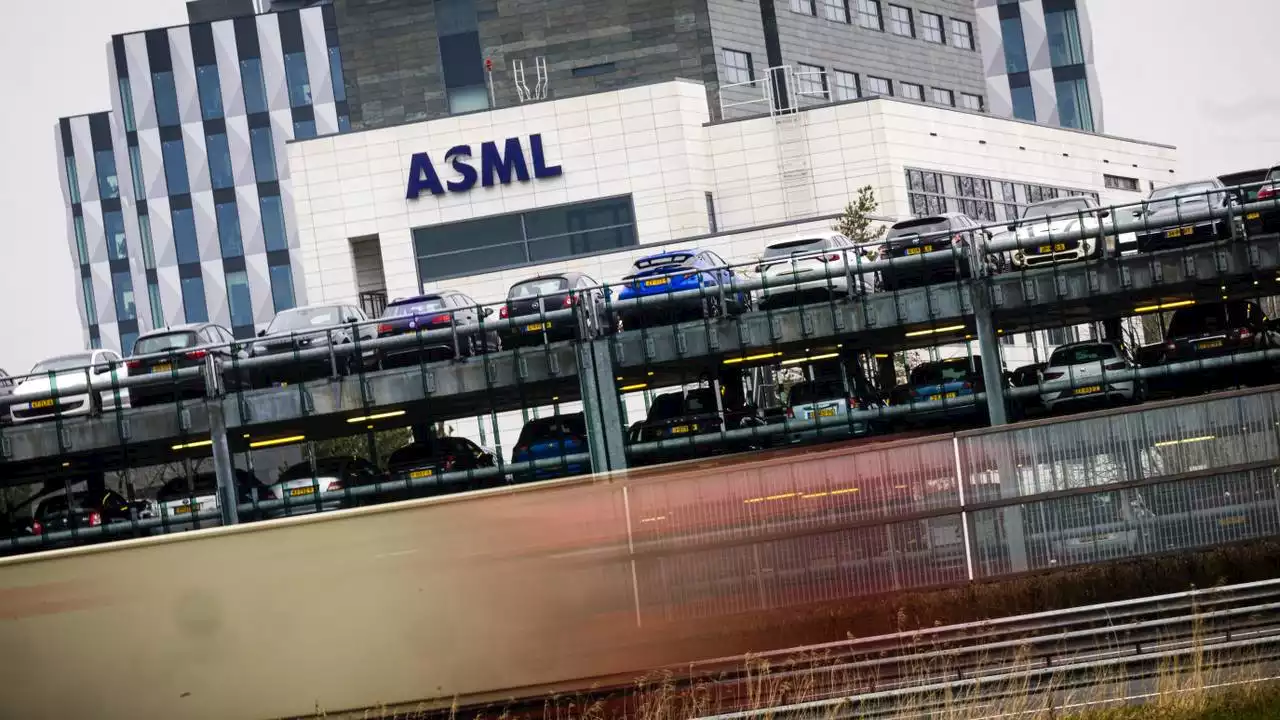 'ASML neemt minder mensen aan, monsterklus om iedereen in te werken'