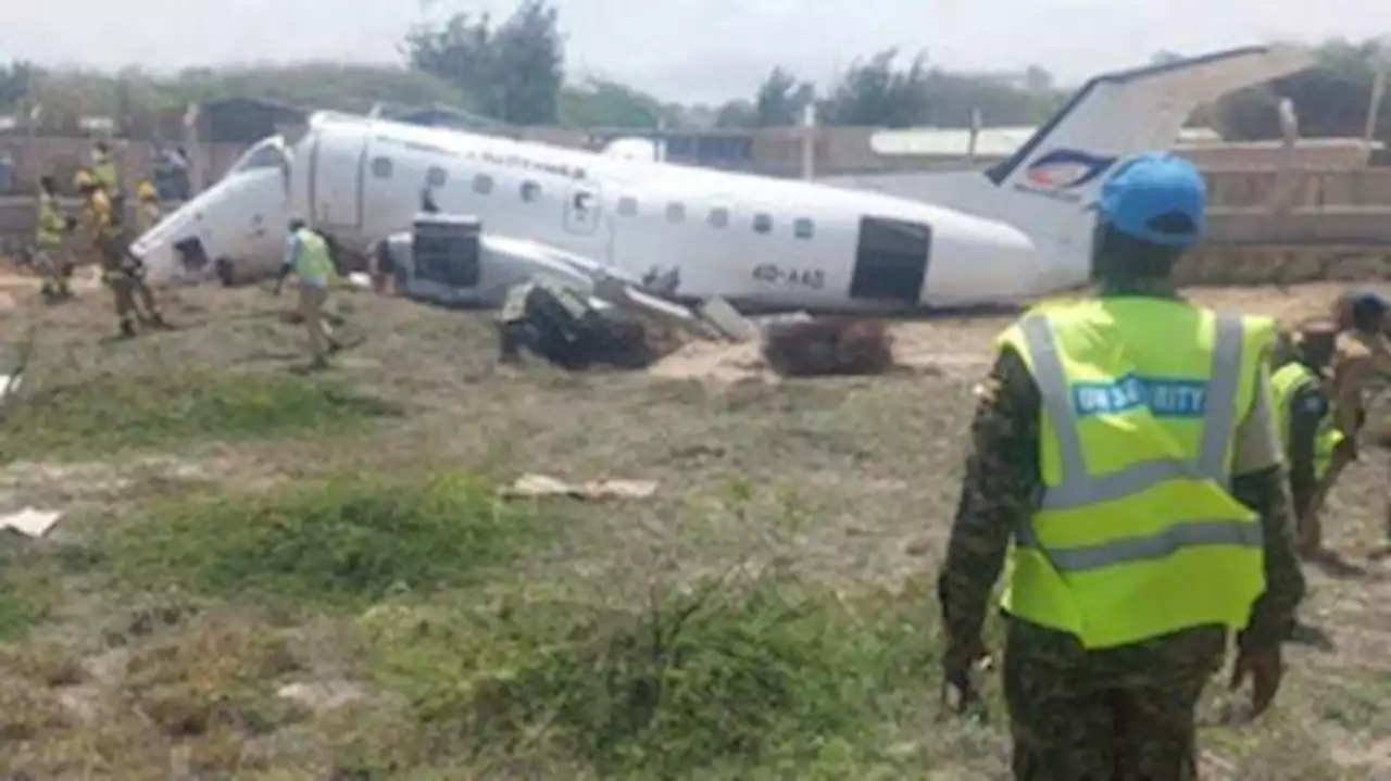 Vídeo registra acidente durante pouso de avião na Somália