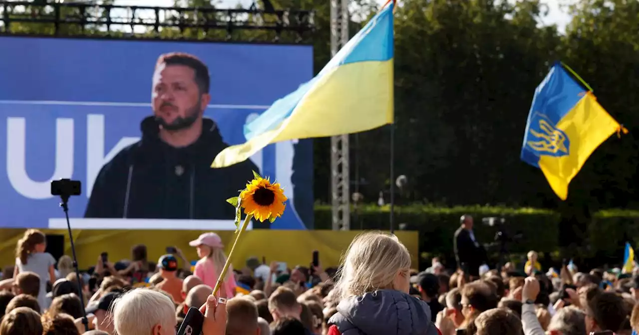 Zelensky in piazza a Vilnius: 'L'Ucraina più sicura nella Nato, la Nato più forte con l'Ucraina'