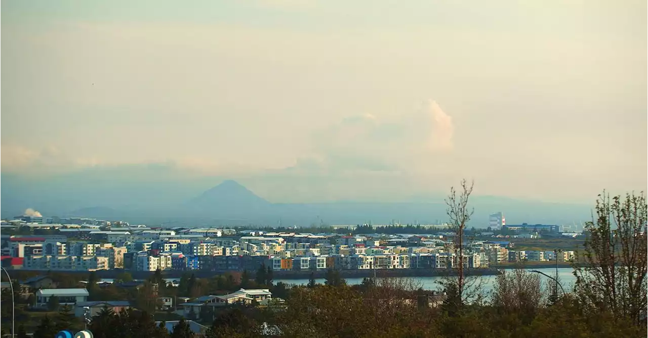 Icelandic police restrict access to volcano spewing toxic gas