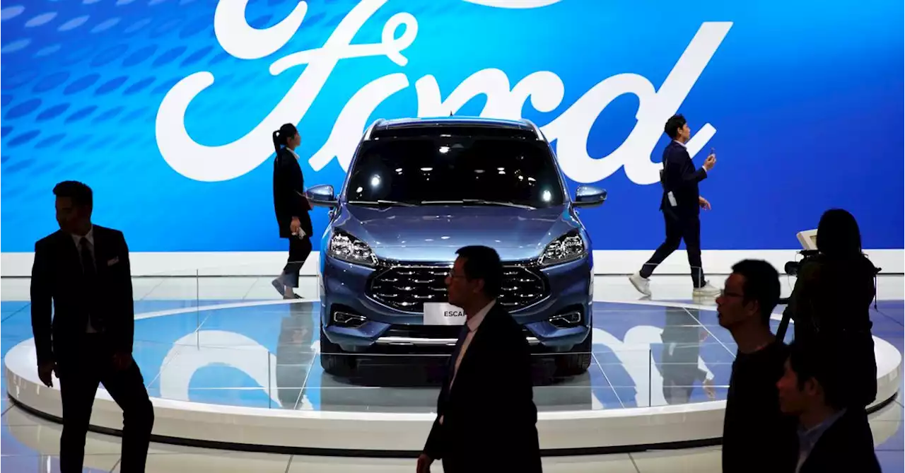 U.S. investigates 346,000 Ford Escape SUVs over door issues