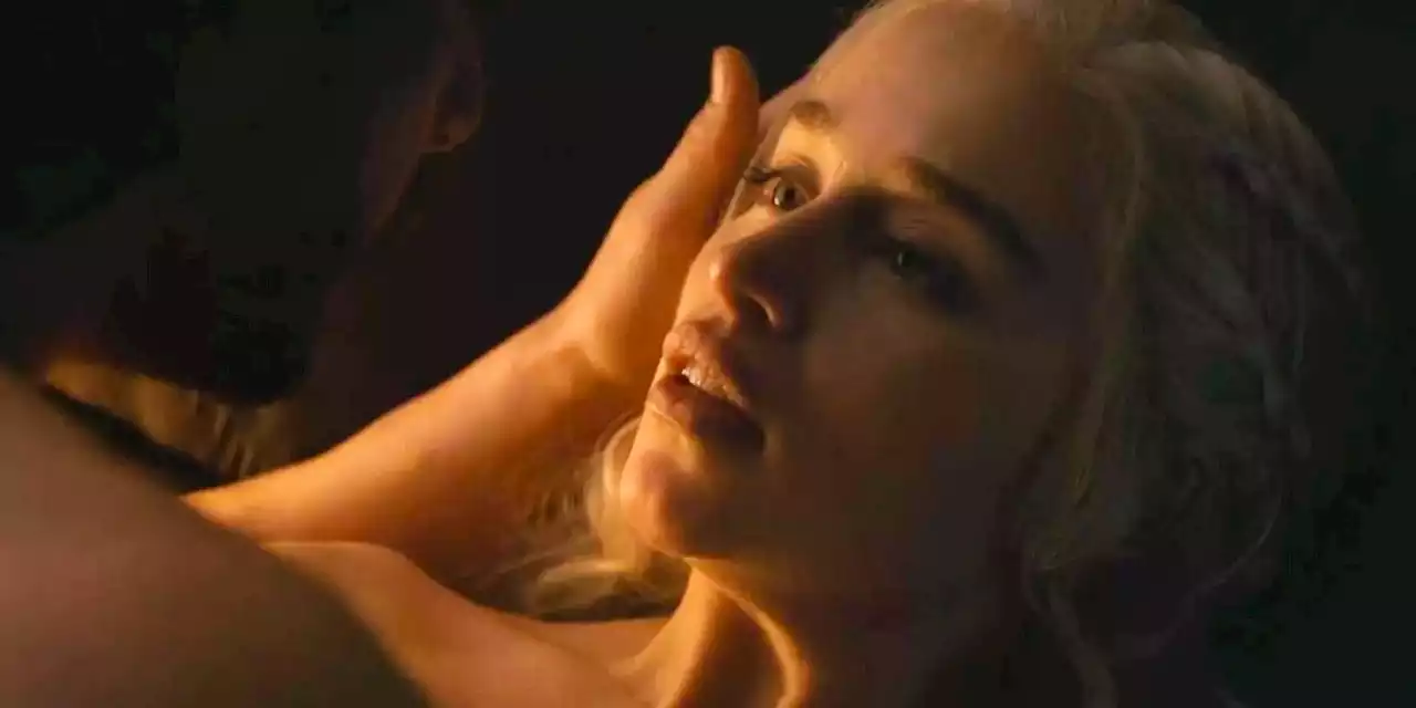 Game Of Thrones' Jon & Daenerys Sex Scene Was Extra Awkward On Set For One Reason