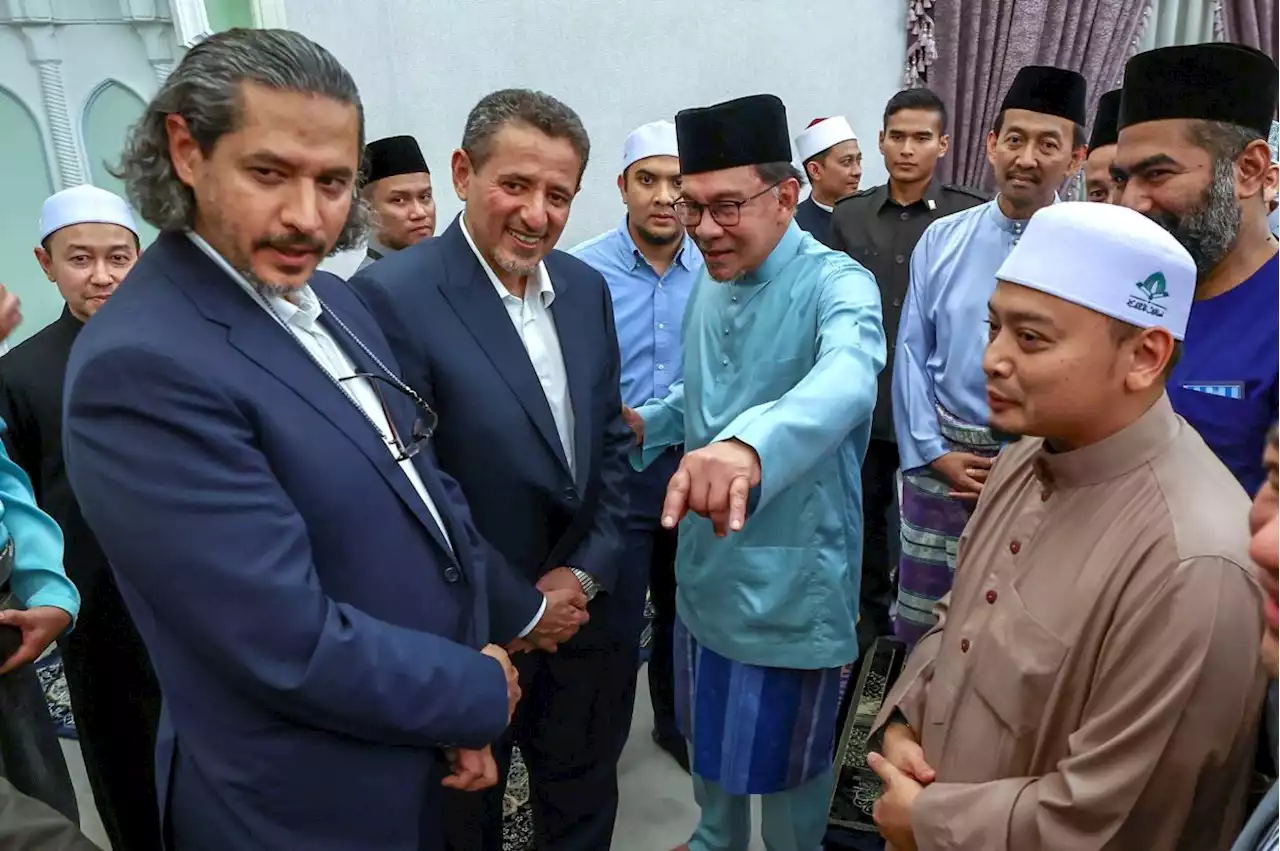 Anwar moved by presence of late Muslim scholar's sons at Madani lecture series