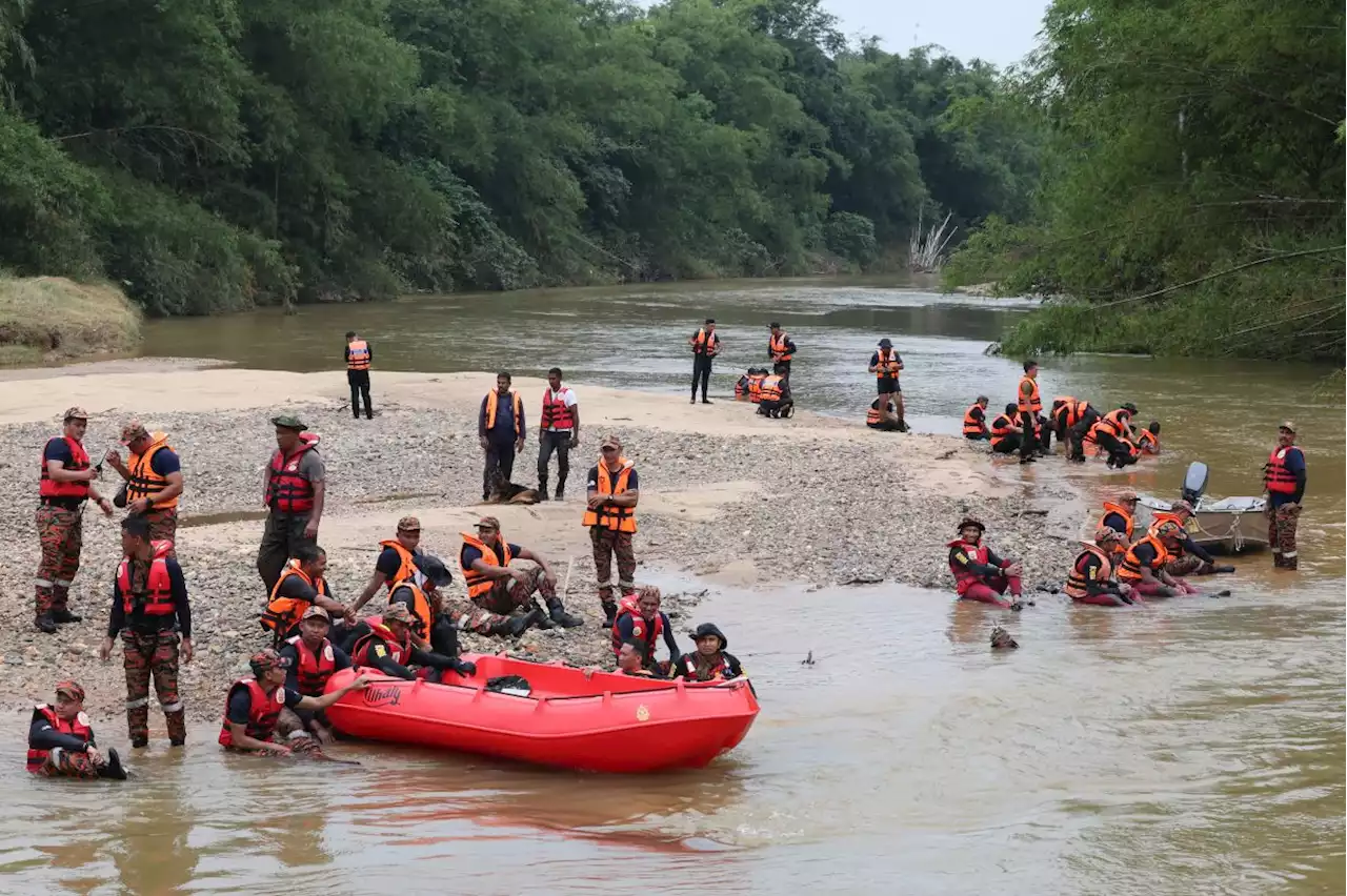 Water surge tragedy: Searchers find sling bag with 'Fatin' name tag, documents inside