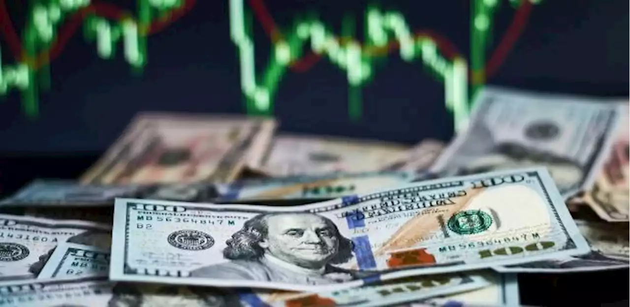 Após dados sobre inflação, dólar cai a R$ 4,862; Bolsa também tem queda