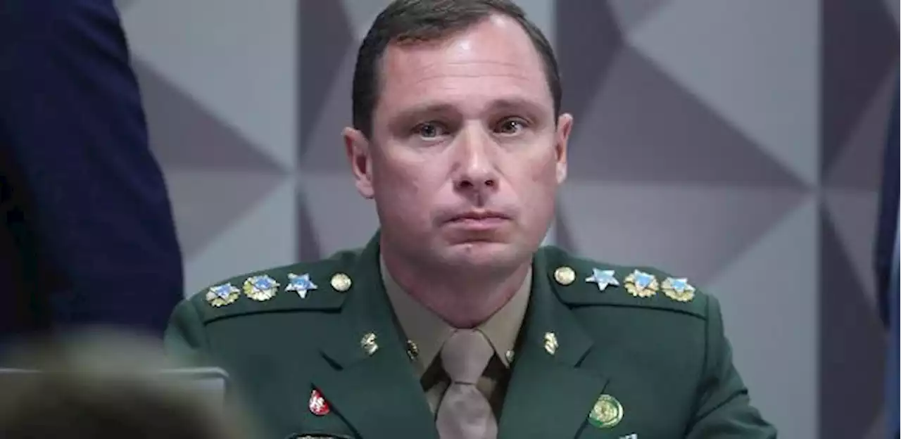 Mauro Cid empurra o Exército para a lama ao ir fardado à CPMI do Golpe