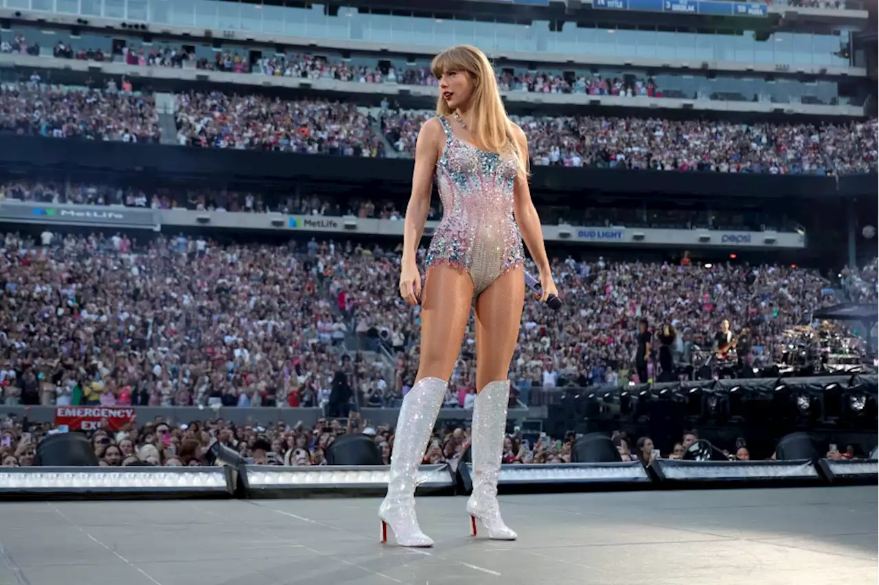 Sales for Taylor Swift’s Eras Tour in Paris Halted on Ticketmaster