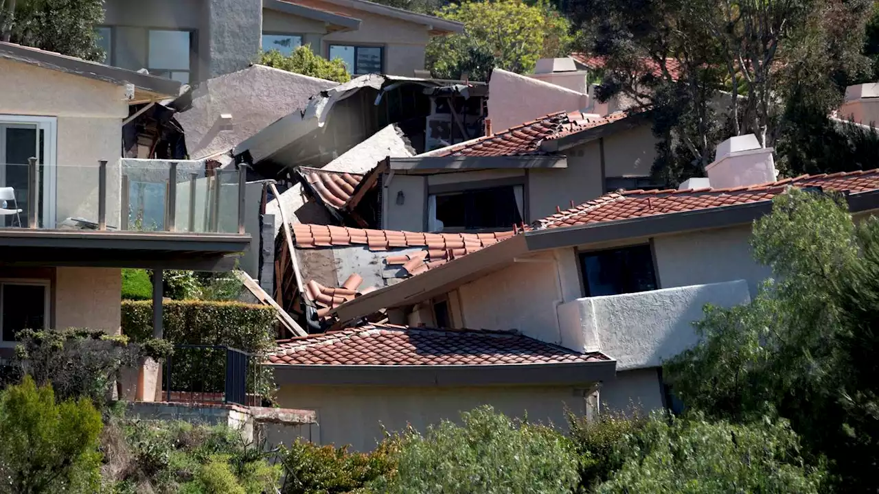 Landslide tears apart luxury homes on Southern California's Palos Verdes Peninsula