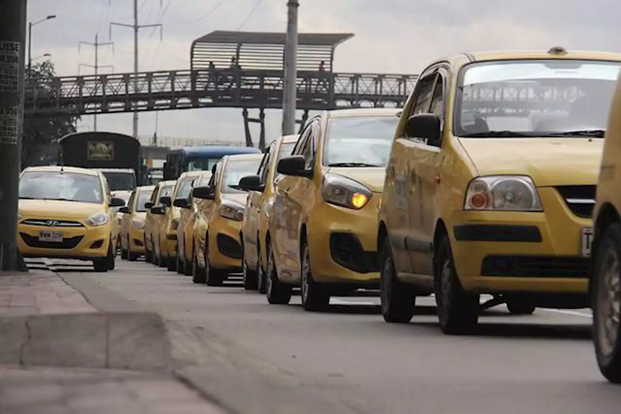 Ministerio de Transporte revisará tarifas del servicio de taxi para definir alzas