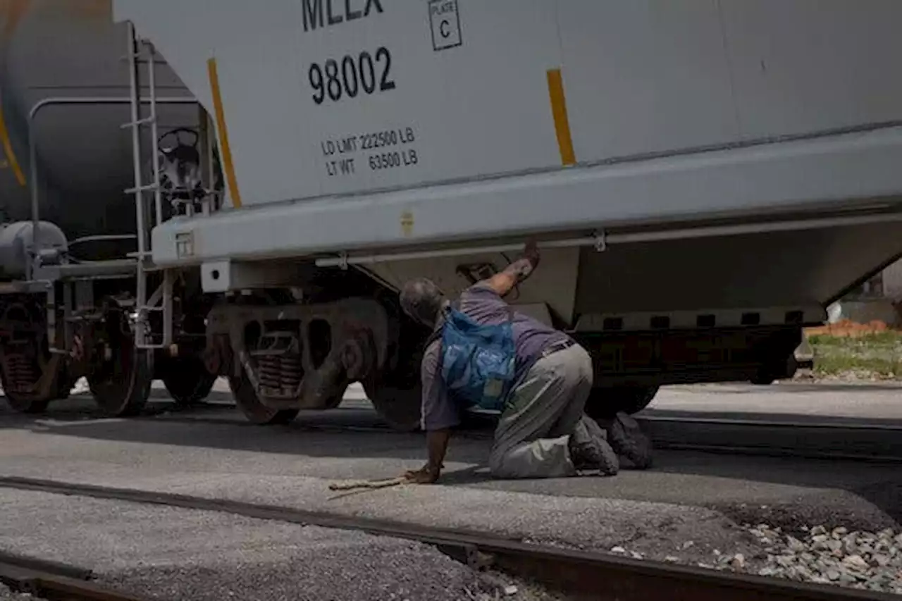 Blocked Rail Crossings Snarl Towns, but Congress Won’t Act