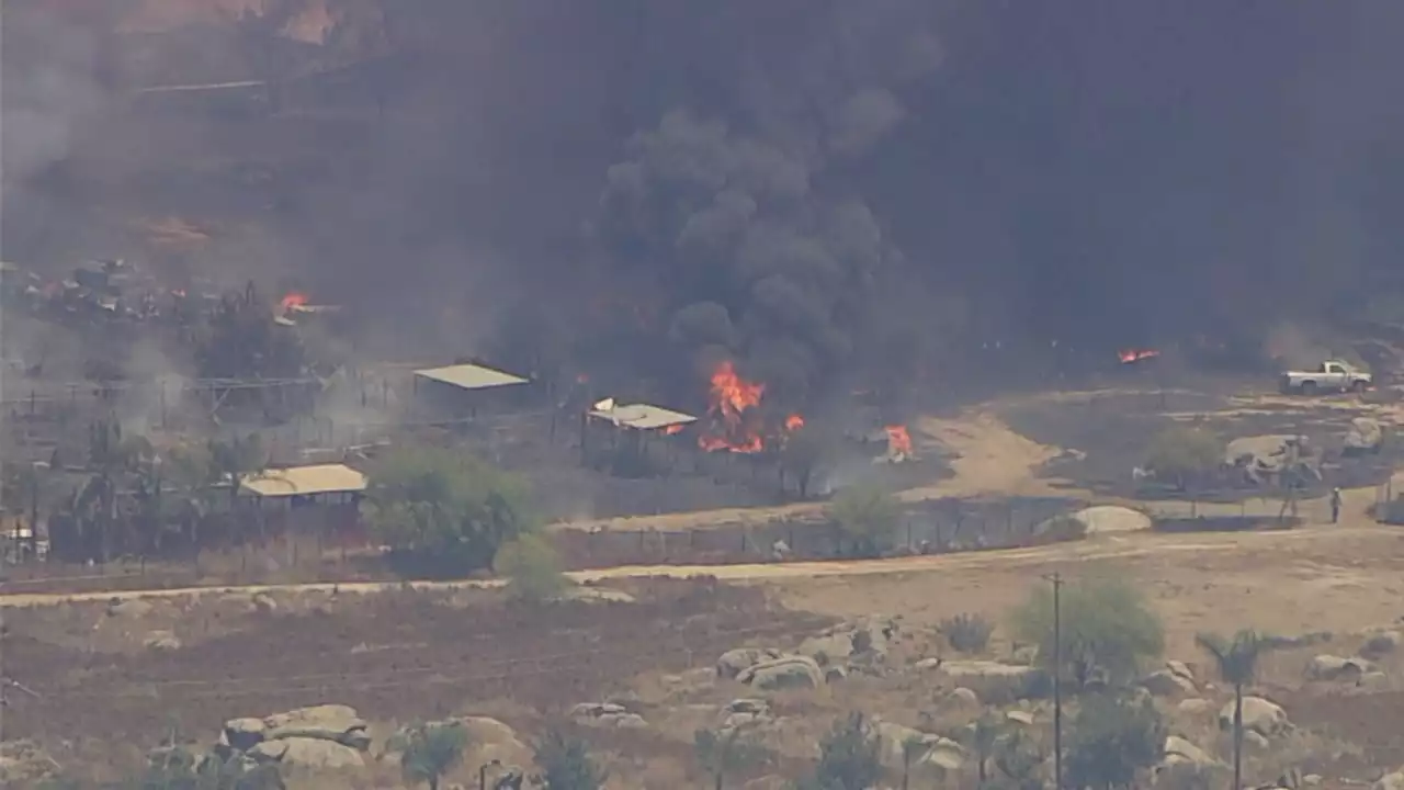 Fire engulfs several outdoor structures, abandoned vehicles in Riverside County's Mead Valley