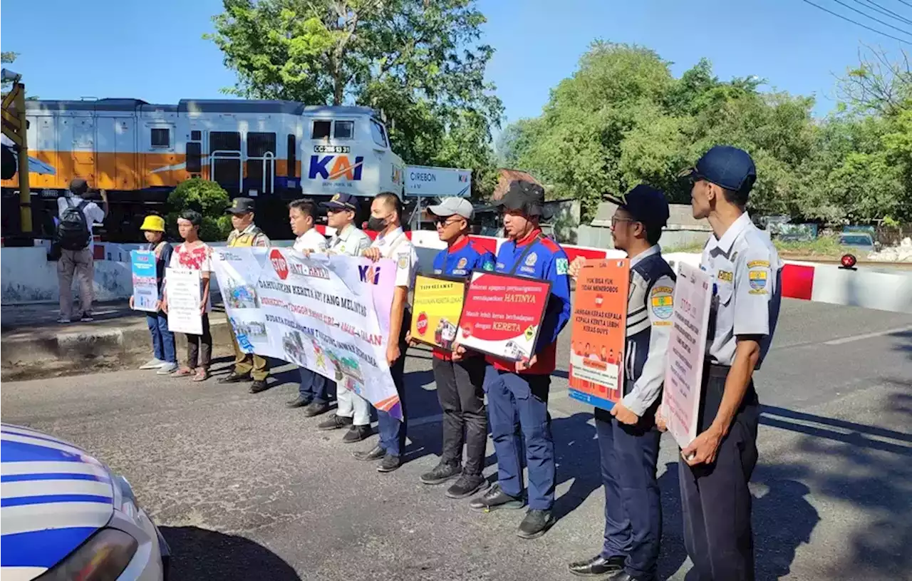 70 Perlintasan Kereta Api di Daop 3 Cirebon Tanpa Palang Pintu