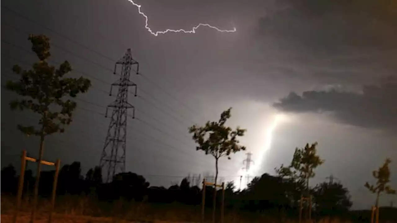 EN DIRECT - Orages: fin de la vigilance rouge dans l'est de la France, 12 départements en vigilance orange cette nuit